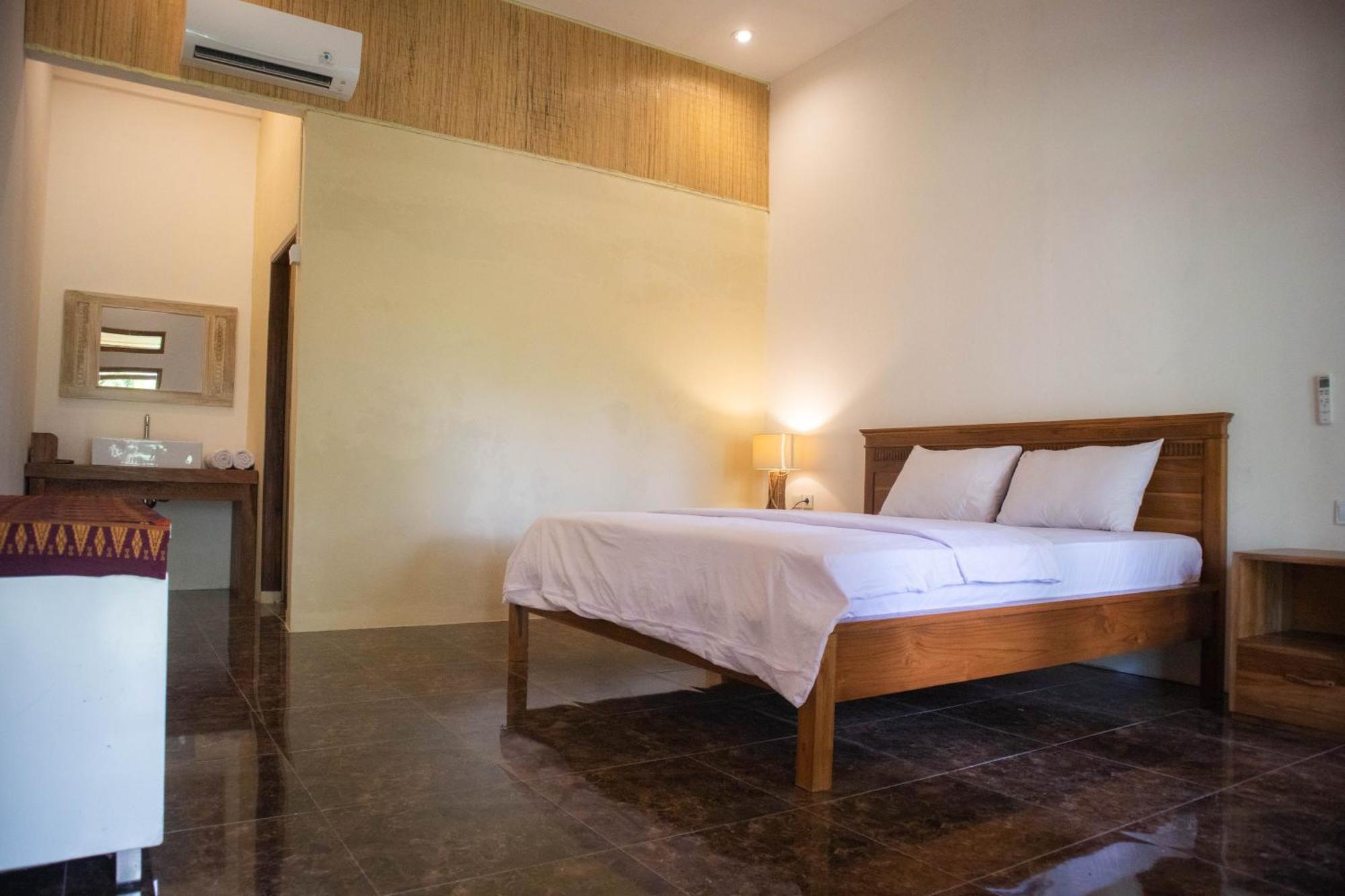 Peraja Bungalows Loyok Sangyang Pokoj fotografie
