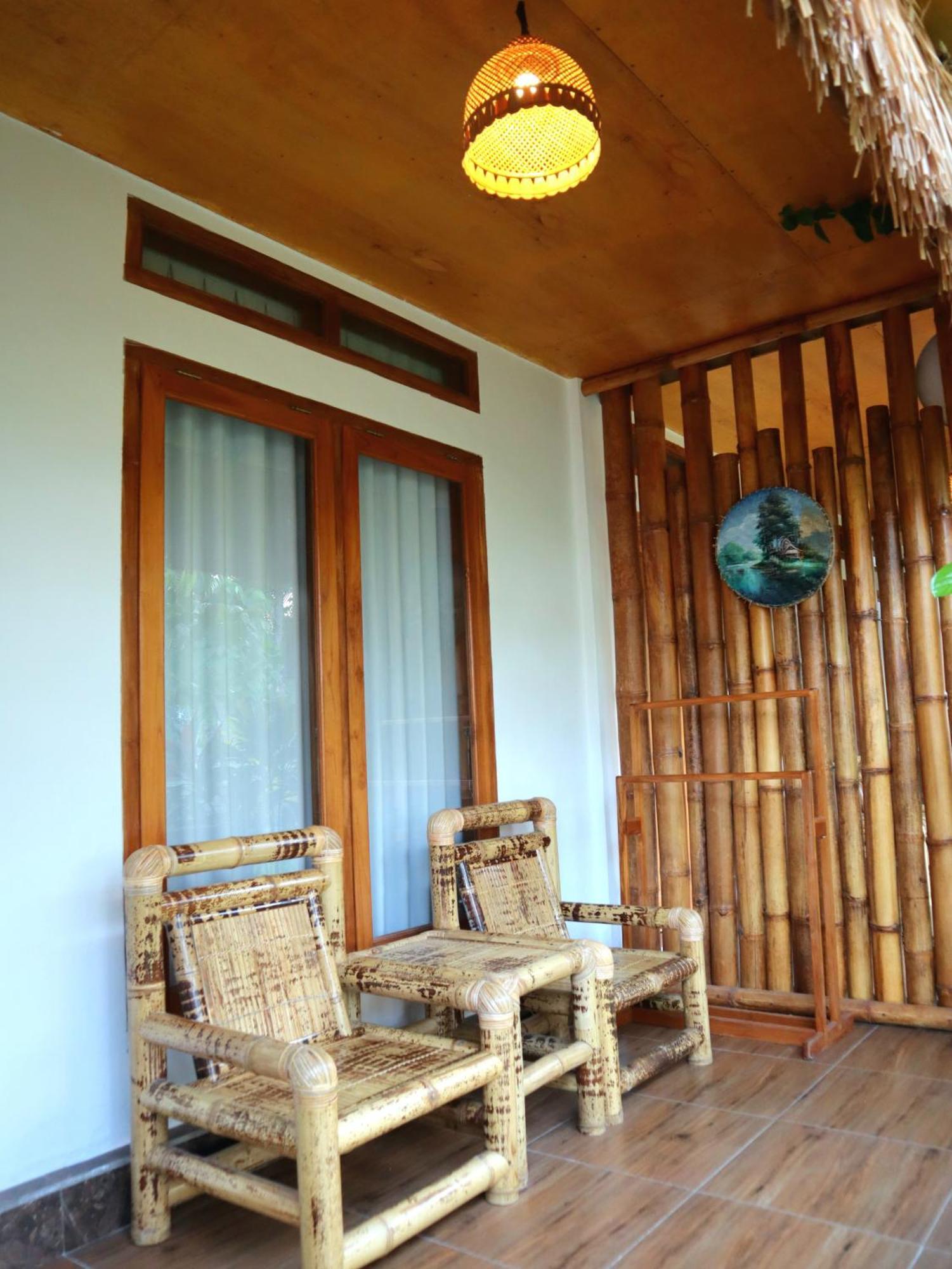 Peraja Bungalows Loyok Sangyang Pokoj fotografie