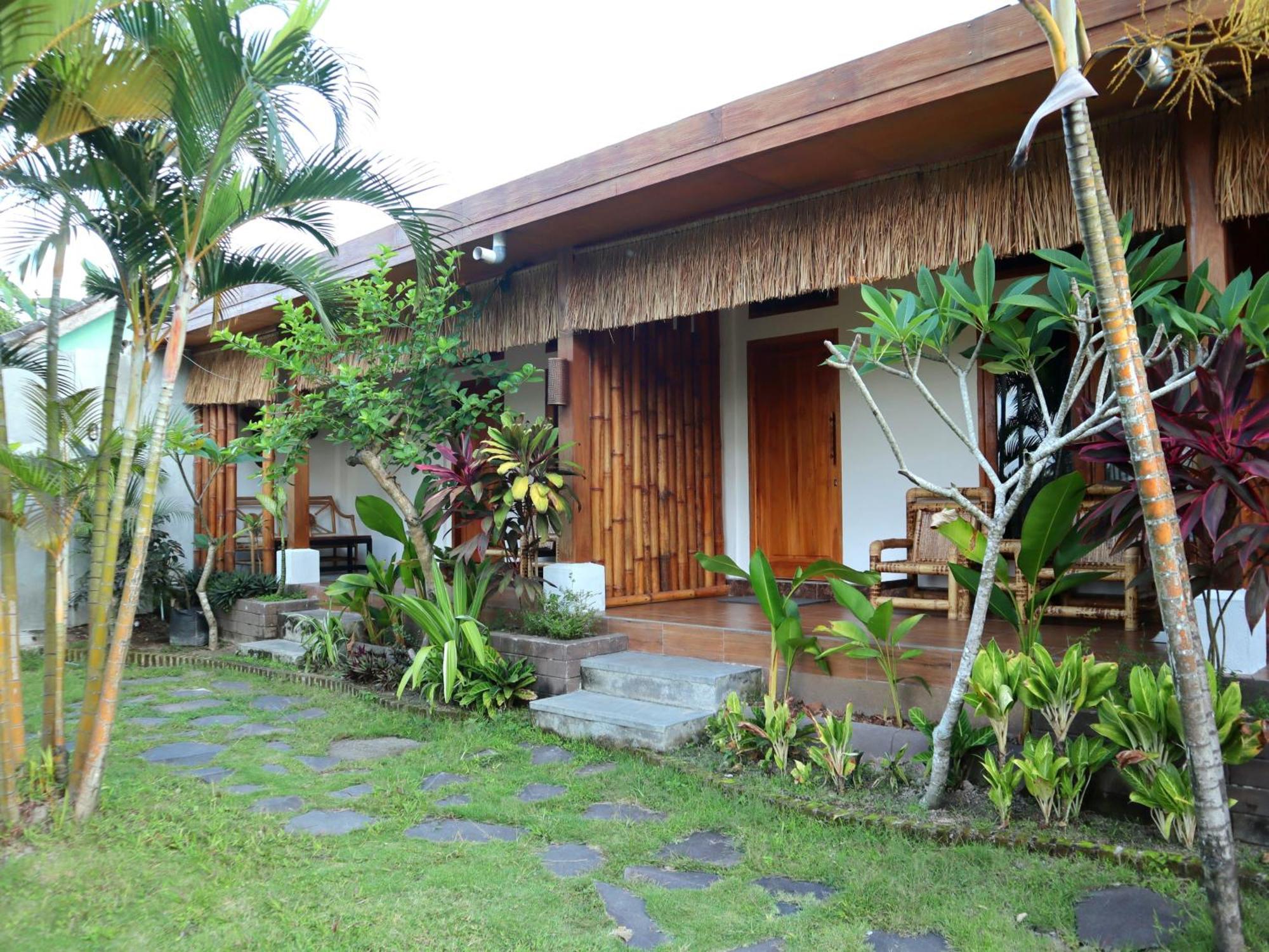 Peraja Bungalows Loyok Sangyang Pokoj fotografie