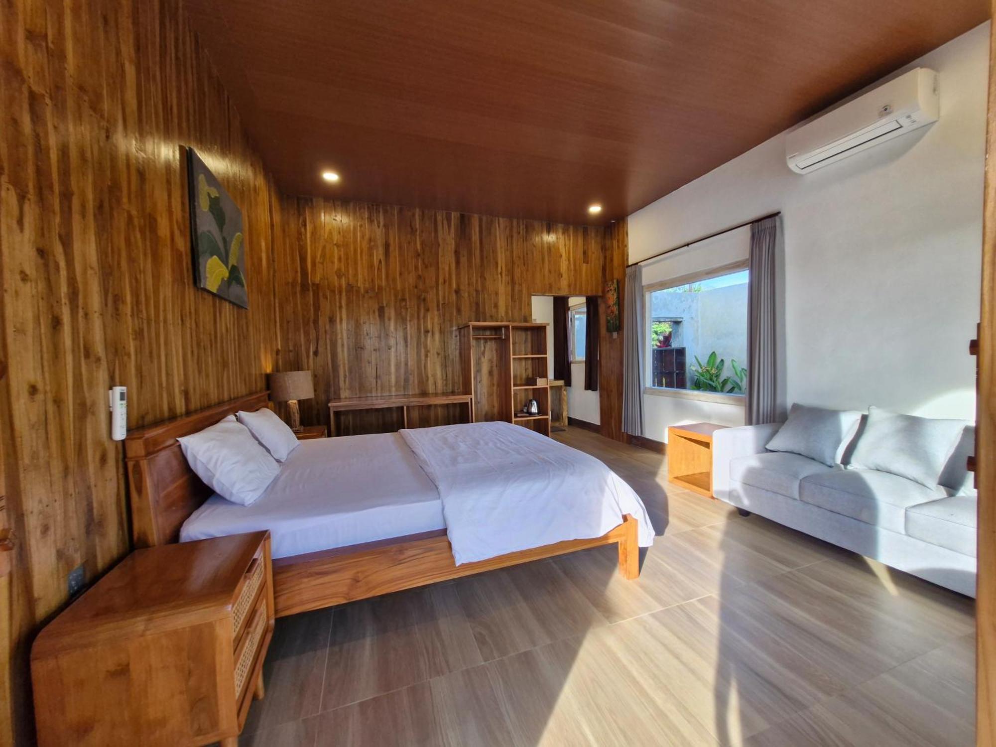 Peraja Bungalows Loyok Sangyang Pokoj fotografie