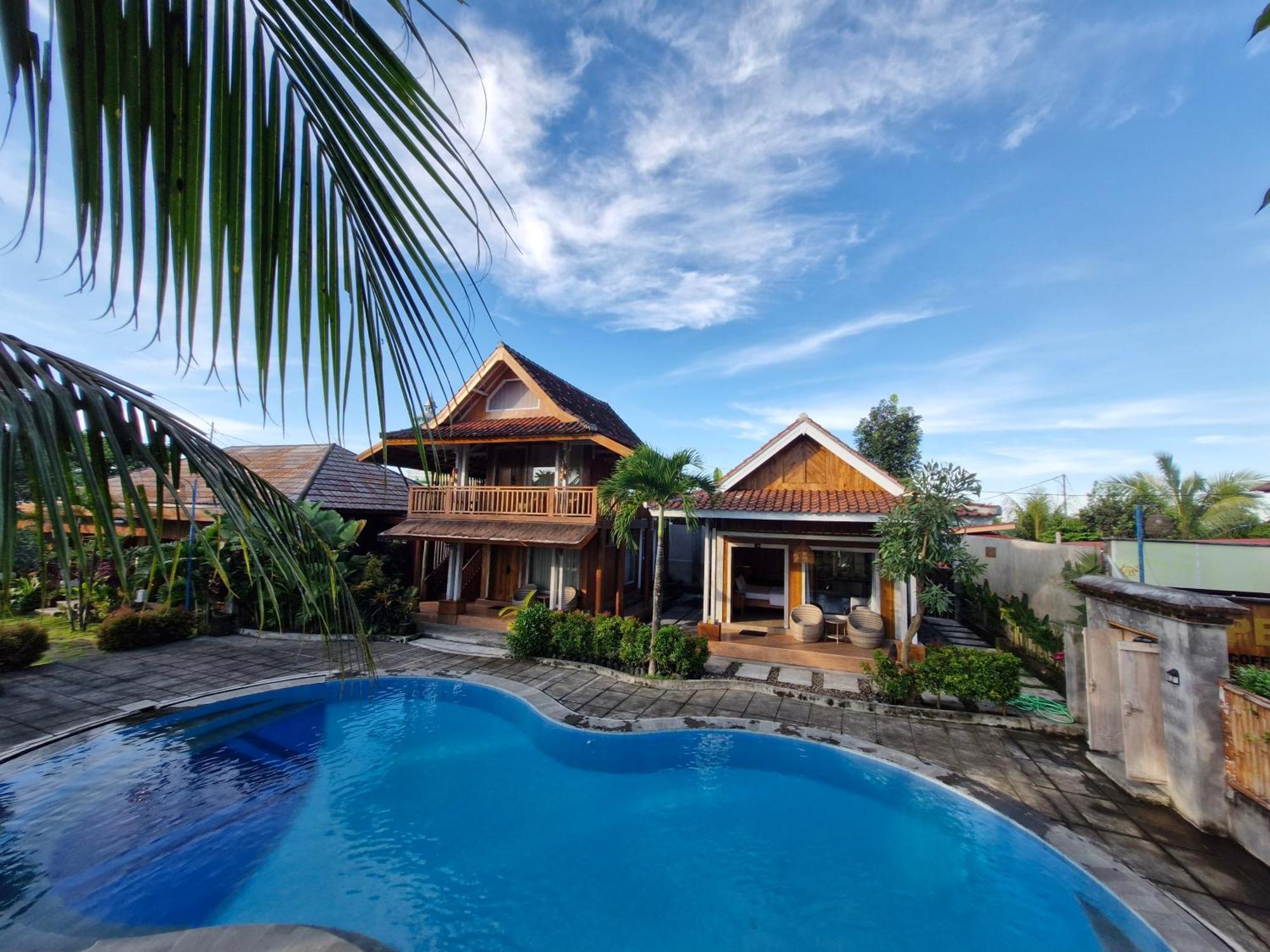 Peraja Bungalows Loyok Sangyang Pokoj fotografie